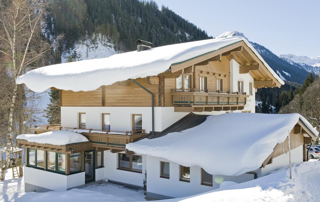 Haus Spieleck Bed & Breakfast Saalbach-Hinterglemm Exterior photo