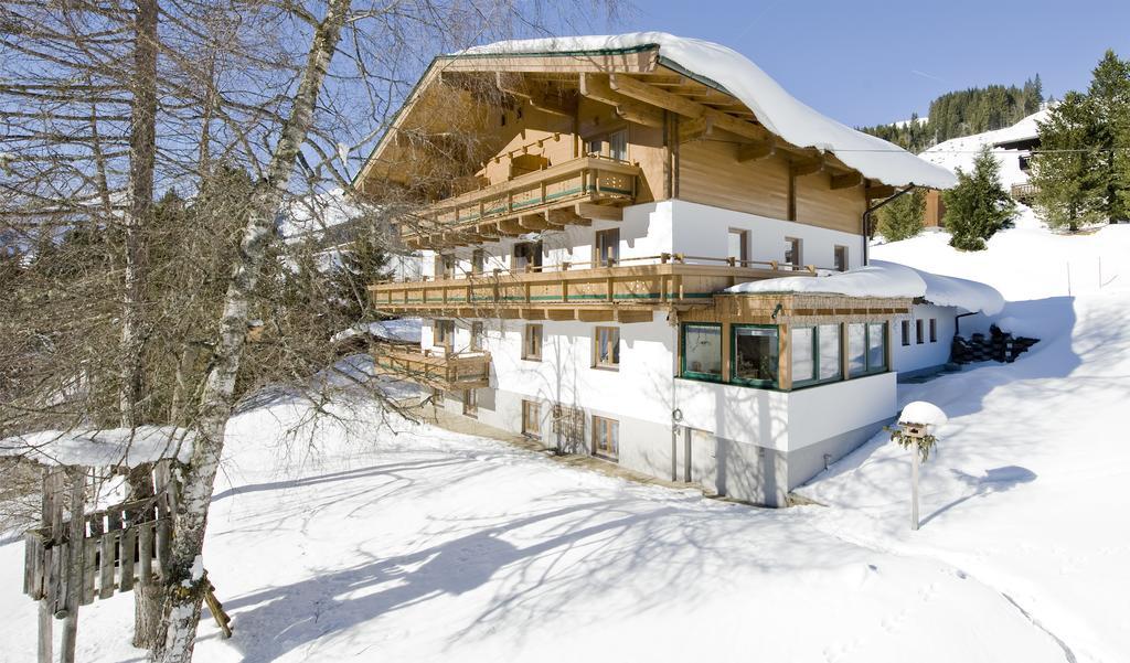 Haus Spieleck Bed & Breakfast Saalbach-Hinterglemm Exterior photo