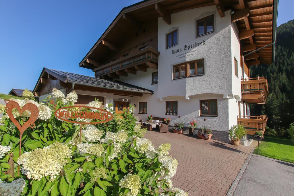 Haus Spieleck Bed & Breakfast Saalbach-Hinterglemm Exterior photo